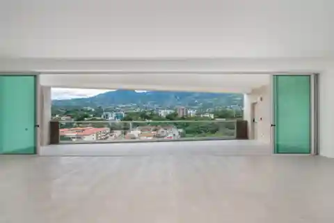Heights Apartment at Central Park Escazú