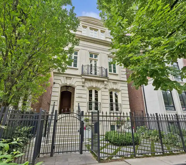 EXTRAORDINARY HOME IN THE HEART OF LINCOLN PARK