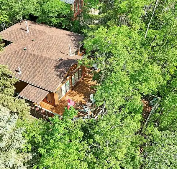 DREAM FOUR-SEASON LAKEFRONT RETREAT