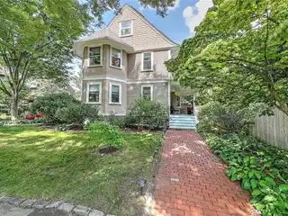 Central East Side Beauty Exuding Charm