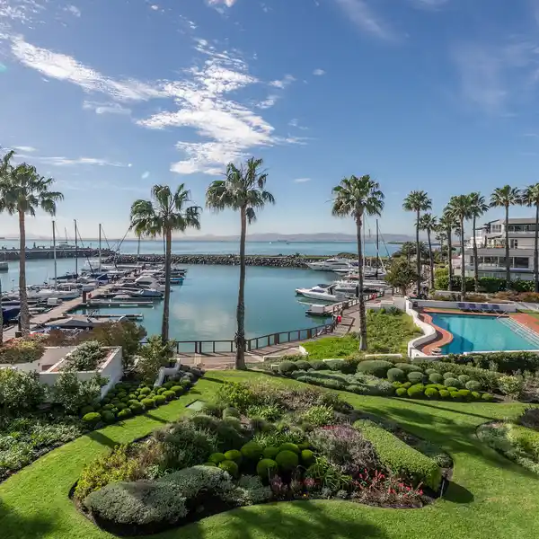 LUXURIOUS LIVING OVERLOOKING A PRIVATE MARINA