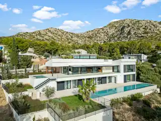 Spectacular Brand New Villa