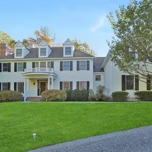 MAJESTIC COLONIAL IN SOUGHT-AFTER BEDFORD CORNERS
