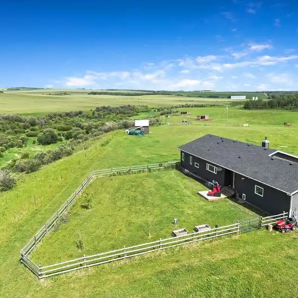 METICULOUSLY MAINTAINED AND STUNNING BUNGALOW