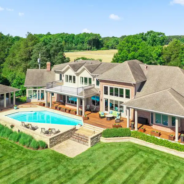 FABULOUS WATERFRONT OPPORTUNITY