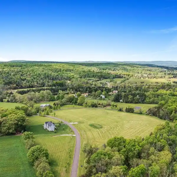 CUSTOM LUXURY LIVING NEAR DELAWARE RIVER