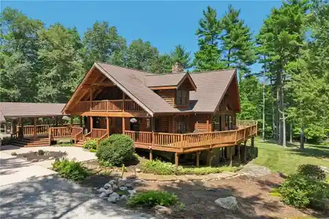 Custom Log Home on 5.9 Acres
