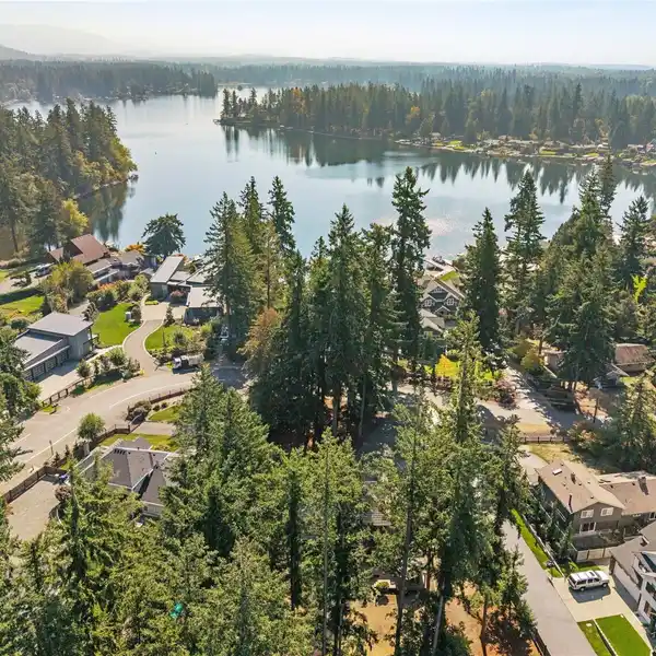 NEWLY REMODELED GEM IN BLACK DIAMOND