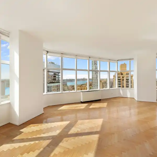 OVERSIZED CORNER RESIDENCE WITH BREATHTAKING VIEWS