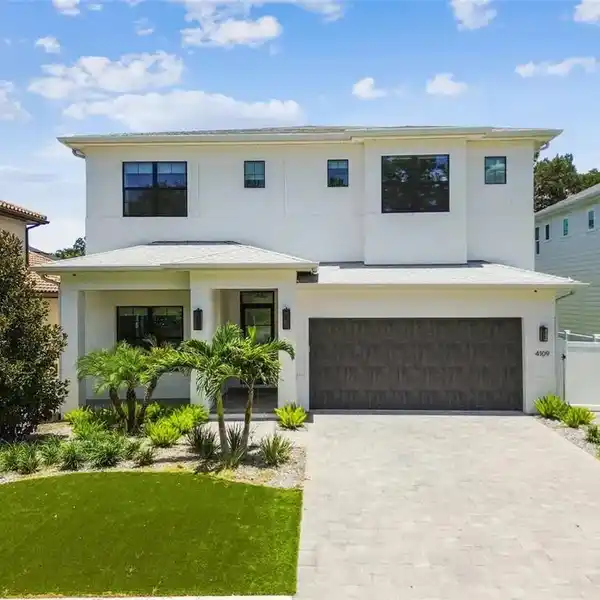 EXCEPTIONAL COASTAL CONTEMPORARY HOME