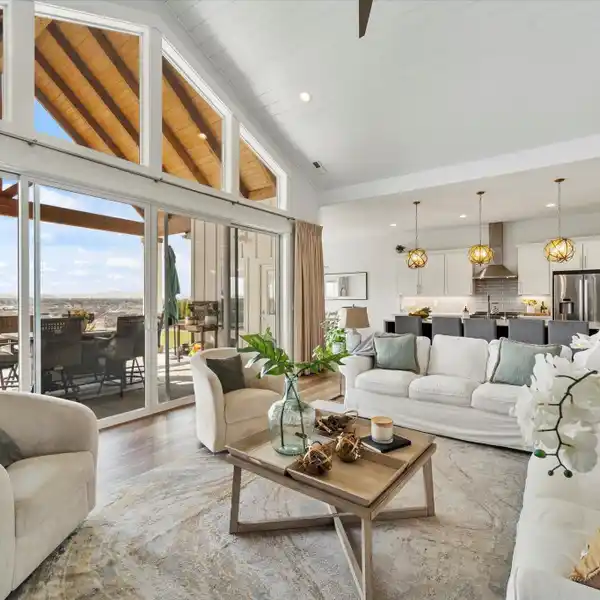 ELEGANT RESIDENCE WITH WATERFALL, FIRE PIT, AND RV BAY