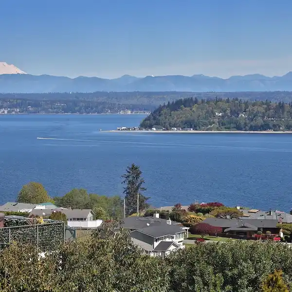 LUXURY LIVING IN HIGHLY DESIRABLE SPINNAKER RIDGE