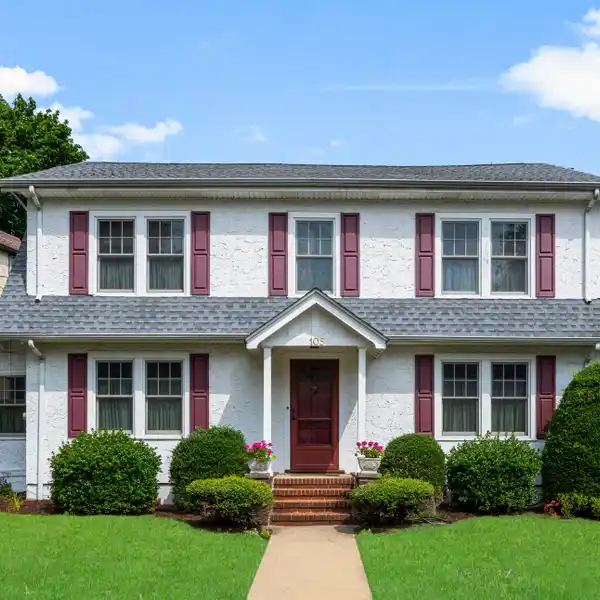IMPRESSIVE CENTER HALL COLONIAL