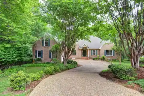 Lovely Home in Sought-after Holly Hills