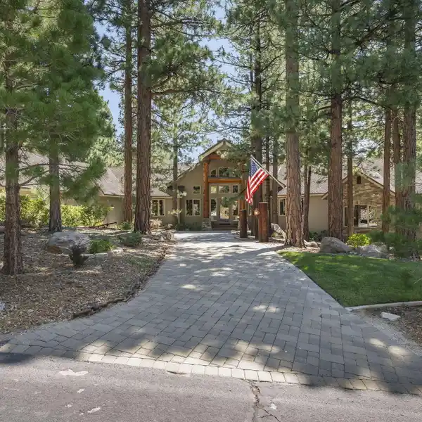 STUNNING GALENA FOREST HOME