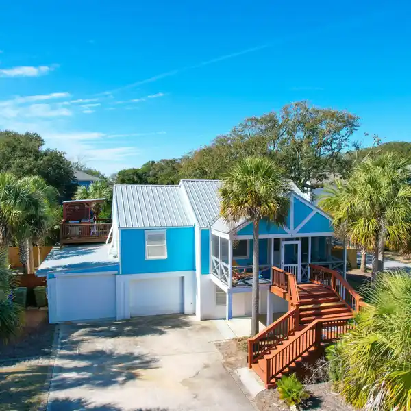 RECENTLY UPDATED HOME STEPS TO THE BEACH
