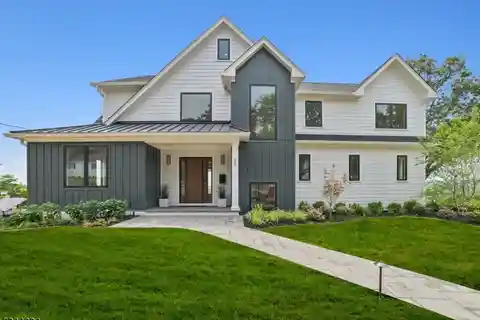Luxury Living with Unmatched Views