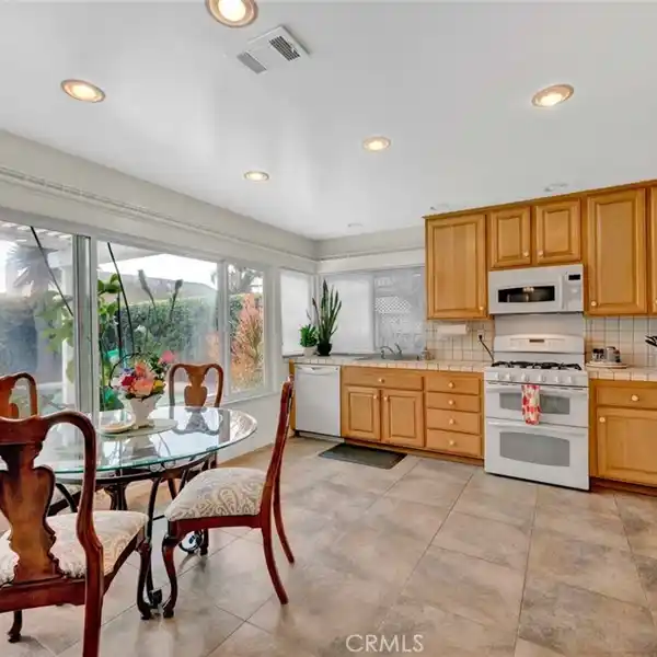 BEAUTIFUL TURNKEY HOME ON A QUIET CUL-DE-SAC