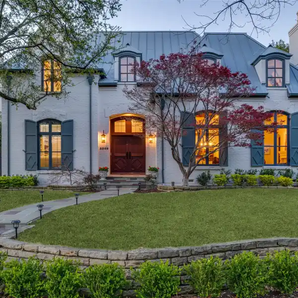 ELEGANT UPDATED TRADITIONAL HOME