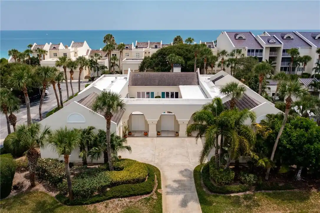 Baytree Residence Steps from the Beach