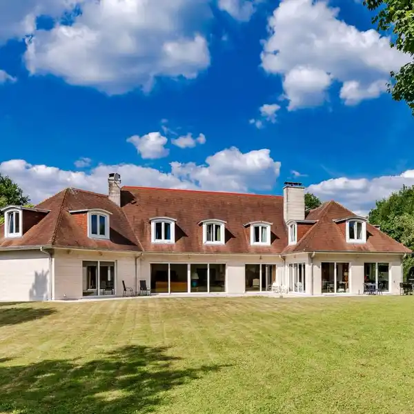 ATTRACTIVE FAMILY VILLA