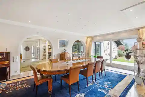 Extraordinary Villa Offering Timeless Elegance