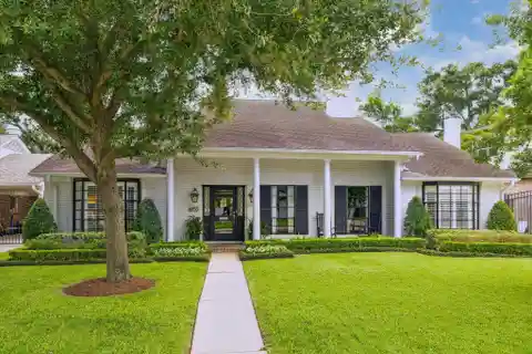 Elegant Briargrove Home with Expansive Backyard