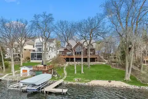 Spectacular Lakefront Lodge with Private Beach and Boathouse Deck