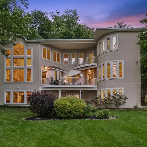 THOUGHTFULLY DESIGNED RIVERFRONT HOME IN SEVERNA PARK