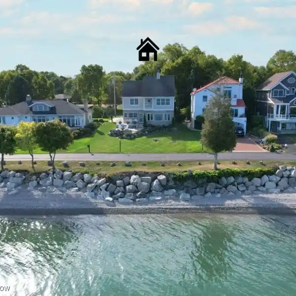 BEAUTIFUL COASTAL HOME IN GATED CATAWBA CLIFFS