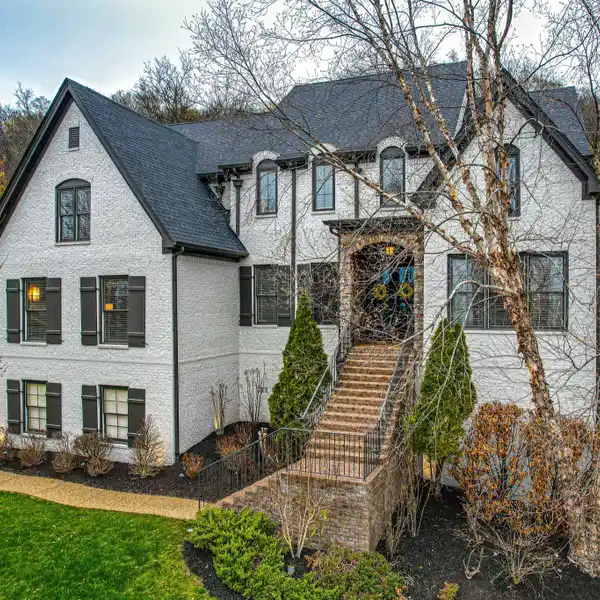 ALL-BRICK HOME IN SOUGHT-AFTER AVALON