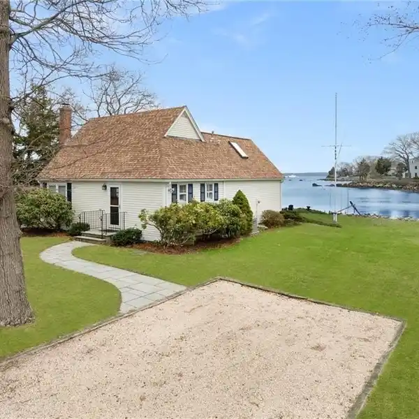 BEAUTIFULLY APPOINTED WATERFRONT HOME