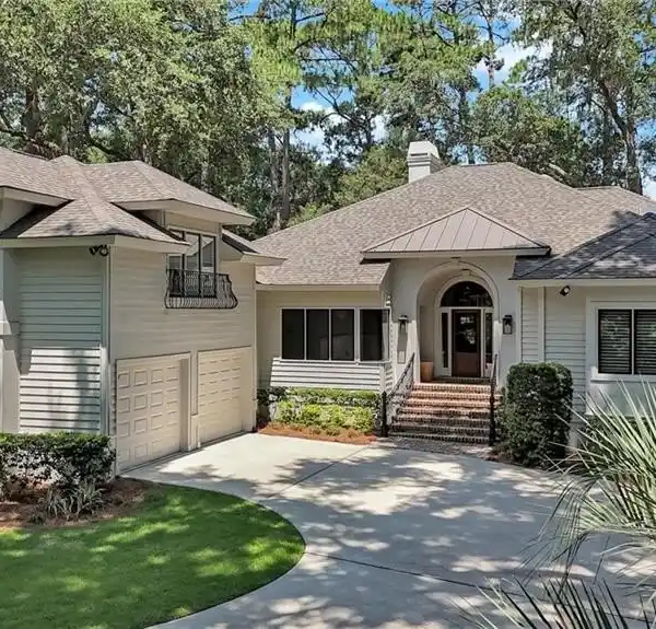 WARM AND INVITING RESIDENCE OFFERING AN EXCEPTIONAL LIVING EXPERIENCE