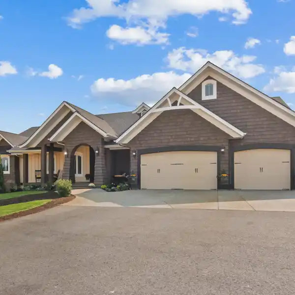 EXTRAORDINARY TRANQUIL ESTATE