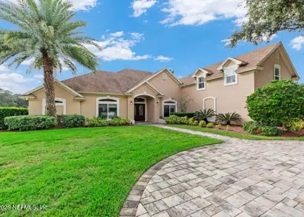 TIMELESS ELEGANCE WITH MODERN SOPHISTICATION