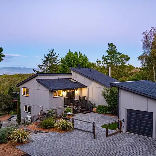 THE ESSENCE OF WINE COUNTRY LIVING ON SIX PEACEFUL ACRES