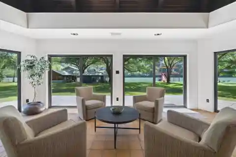 Rare Mid-Century Lake Austin Retreat