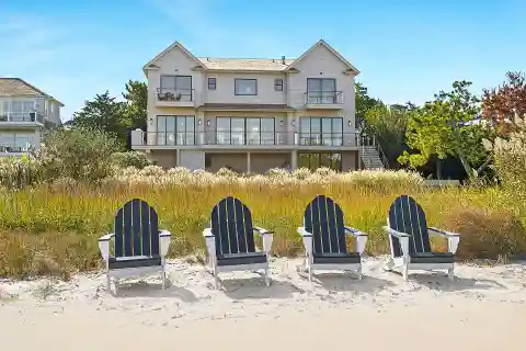 Bayfront Coastal Oasis