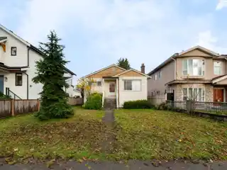 Well-maintained Home on a Quiet Street in Renfrew Heights
