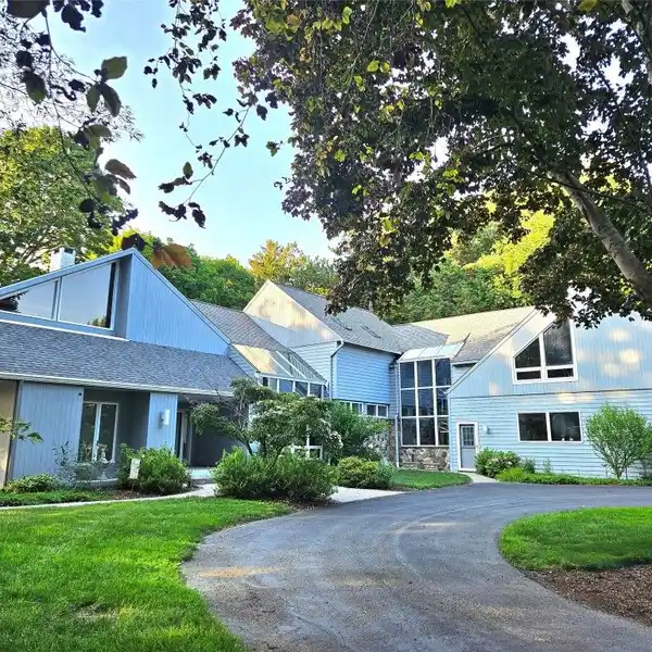 SLEEK LINED CONTEMPORARY HOME WITH STUNNING LAKE VIEWS