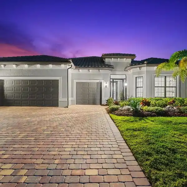 EASY LIVING IN DEL WEBB LAKEWOOD RANCH