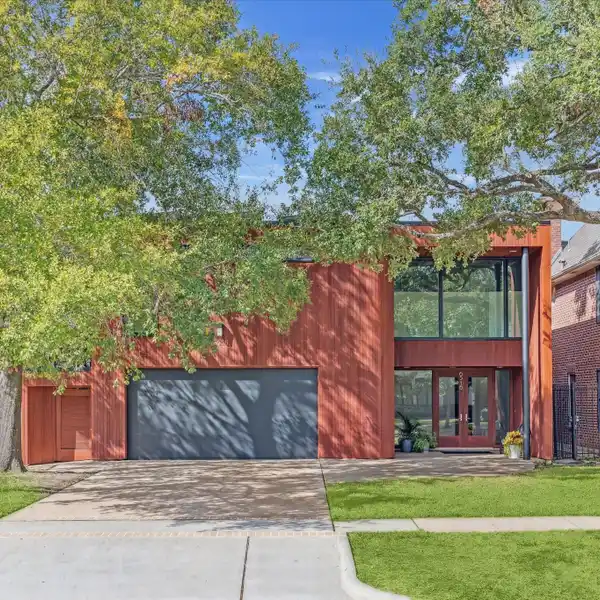 CUSTOM CONTEMPORARY DESIGNED RESIDENCE