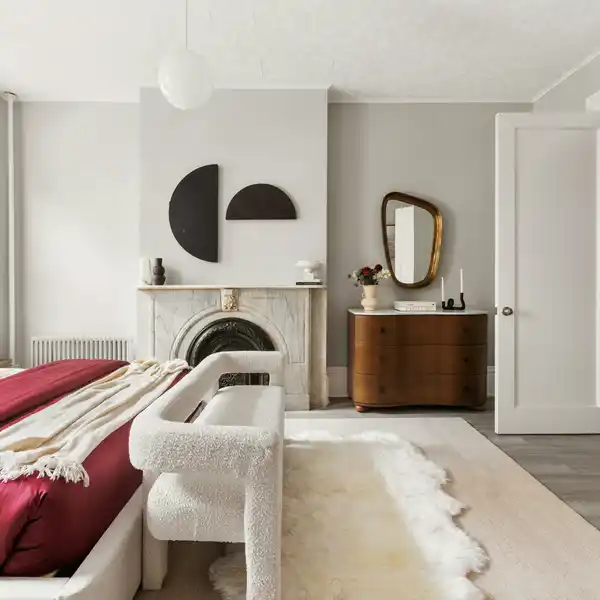 RENOVATED WILLIAMSBURG TOWNHOUSE WITH DESIGNER FINISHES