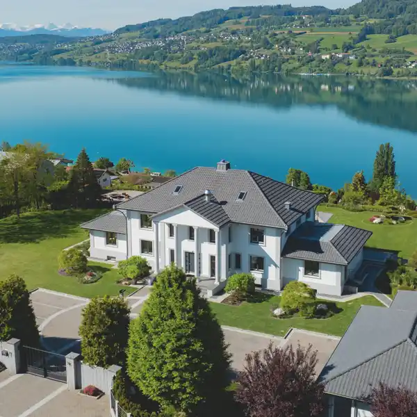 »VILLA PALLADIA« WITH SWIMMING POOL AND LARGE GARDEN IN SEENGEN, SWITZERLAND