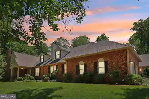 Masterpiece of Sophistication and Style in an Exclusive Private Community