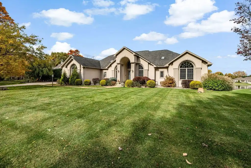 Gorgeous Home Overlooking Pond