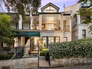 Elegant North Sydney Townhouse with Harbour View