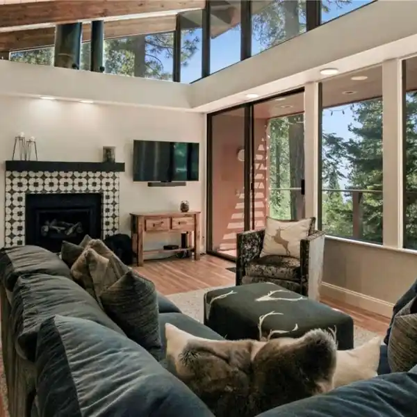 BEAUTIFULLY REMODELED TURNKEY HOME