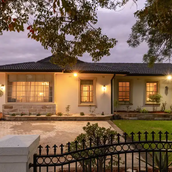 METICULOUSLY UPDATED RESIDENCE