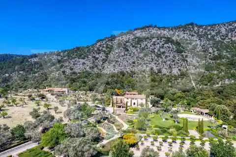 Country Estate in the Beautiful Valley of Aixartell